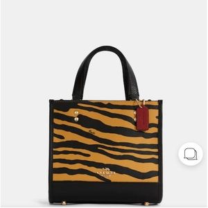 Dempsey Tote 22 With Tiger print
Rarely used - flawless condition